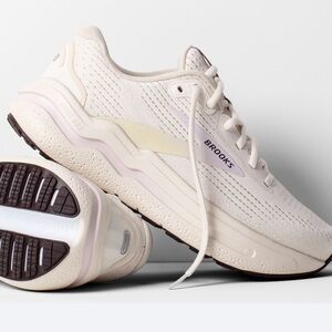 Brand new brooks ghost max!